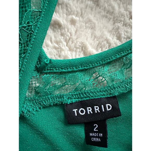 Torrid Size 2 Green V-neck Lace trim Tank Top - Picture 3 of 5